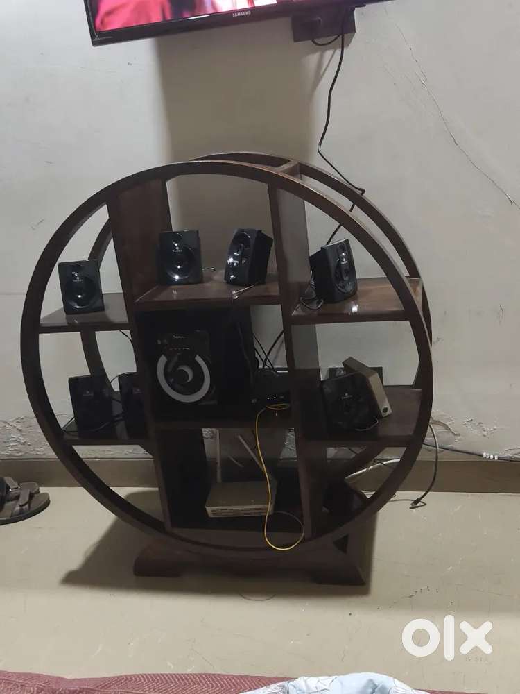 I am looking for a buyer for my attached table