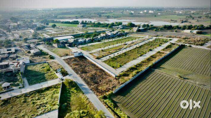 462 sqft East face Plot