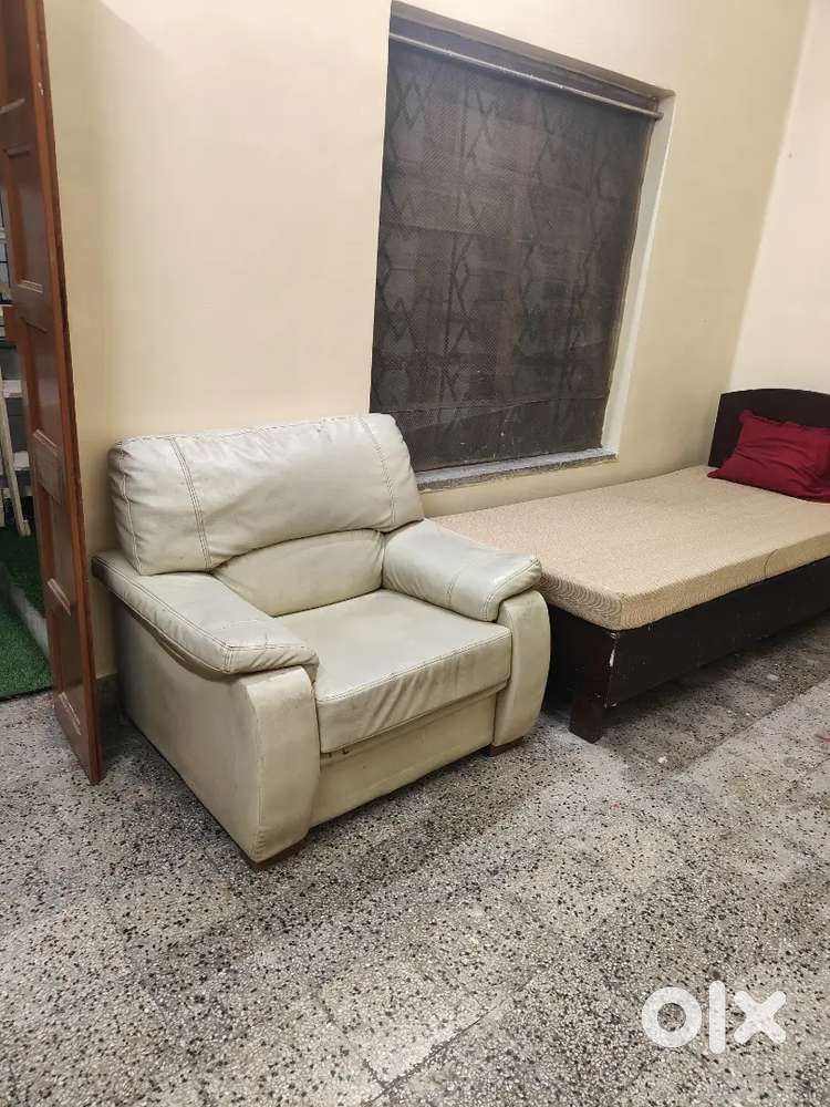 Single and sharing room available pause area bangur