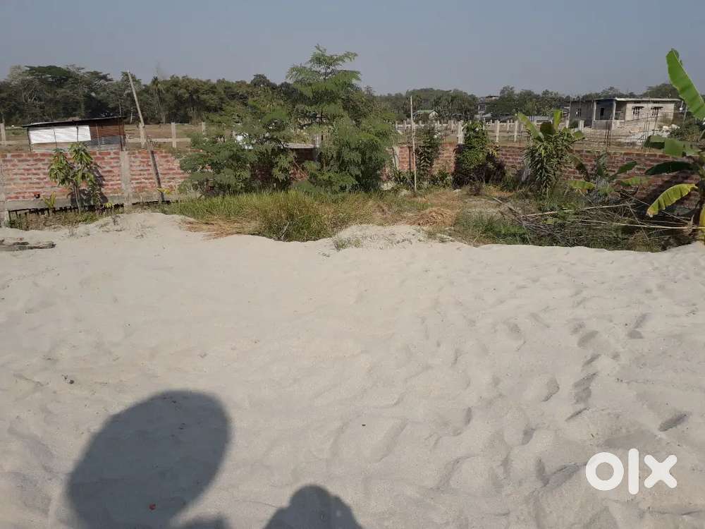 Vacant land for rent roadside