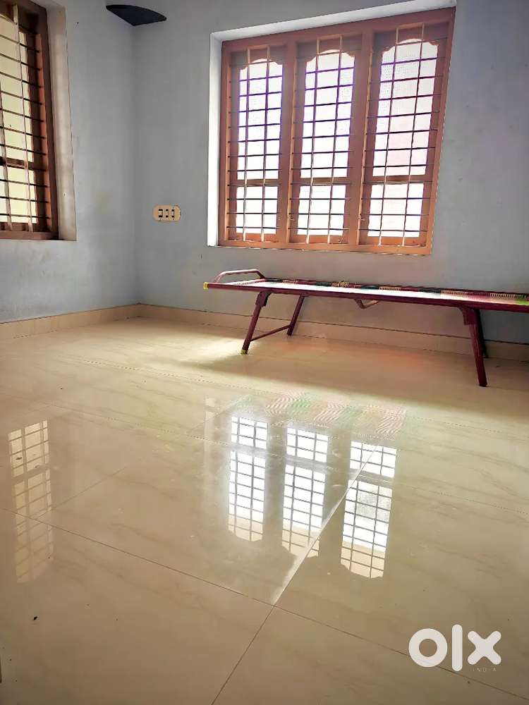 Single  Room Available