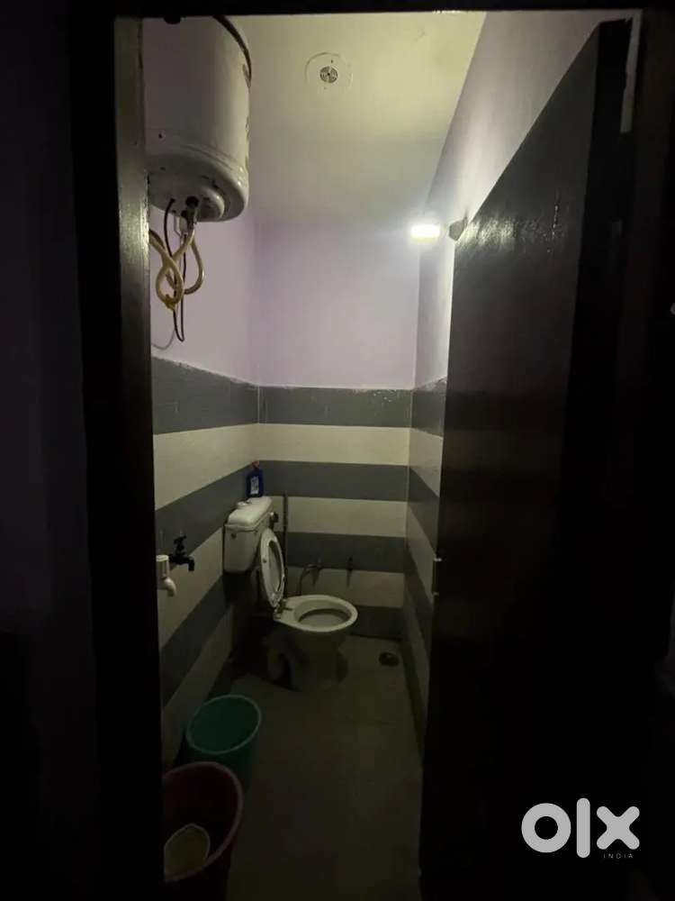 One room set with separate kitchen and bathroom
