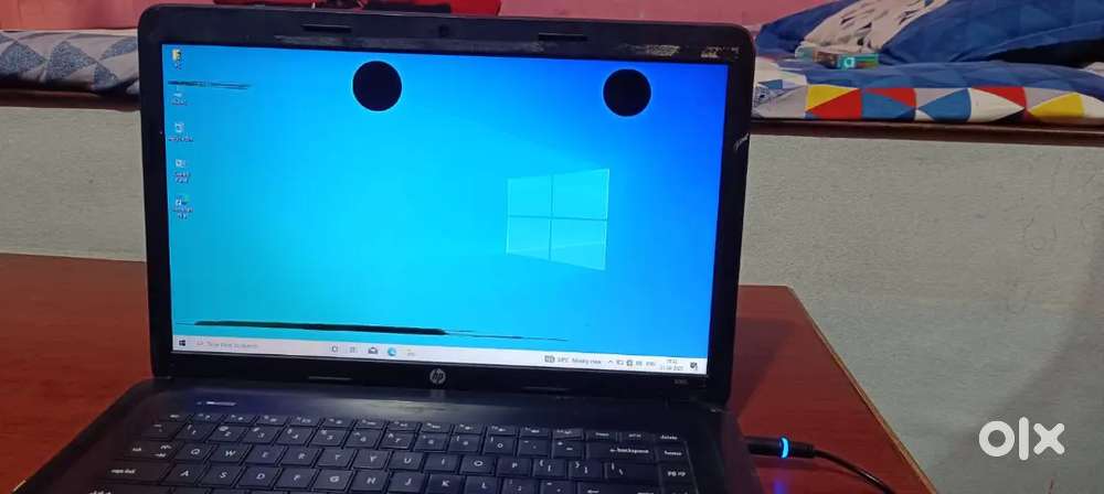 Hp ka laptop h kuch n hua h bs screen m thoda sa dag h