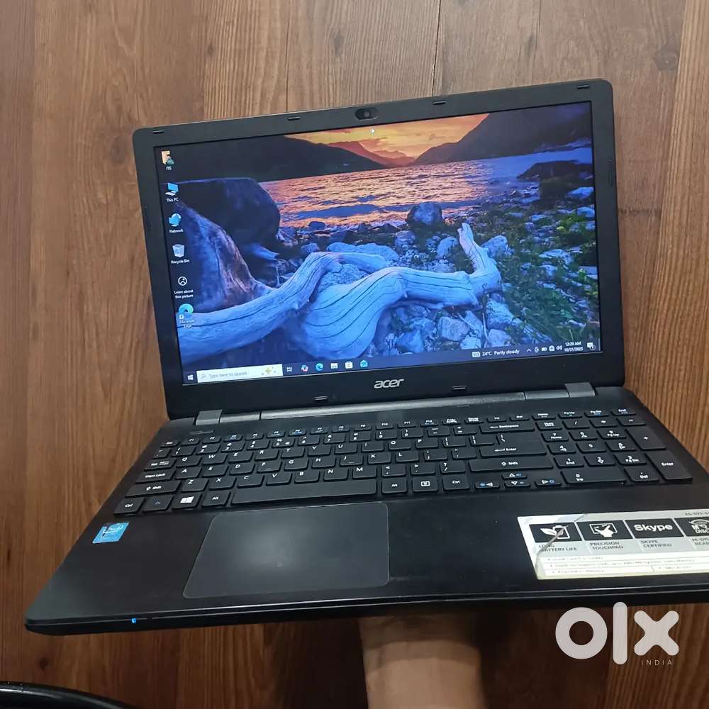 Acer Intel Core i5 5 th Gen 4 GB Ram 500 GB HDD 15 .6 Screen