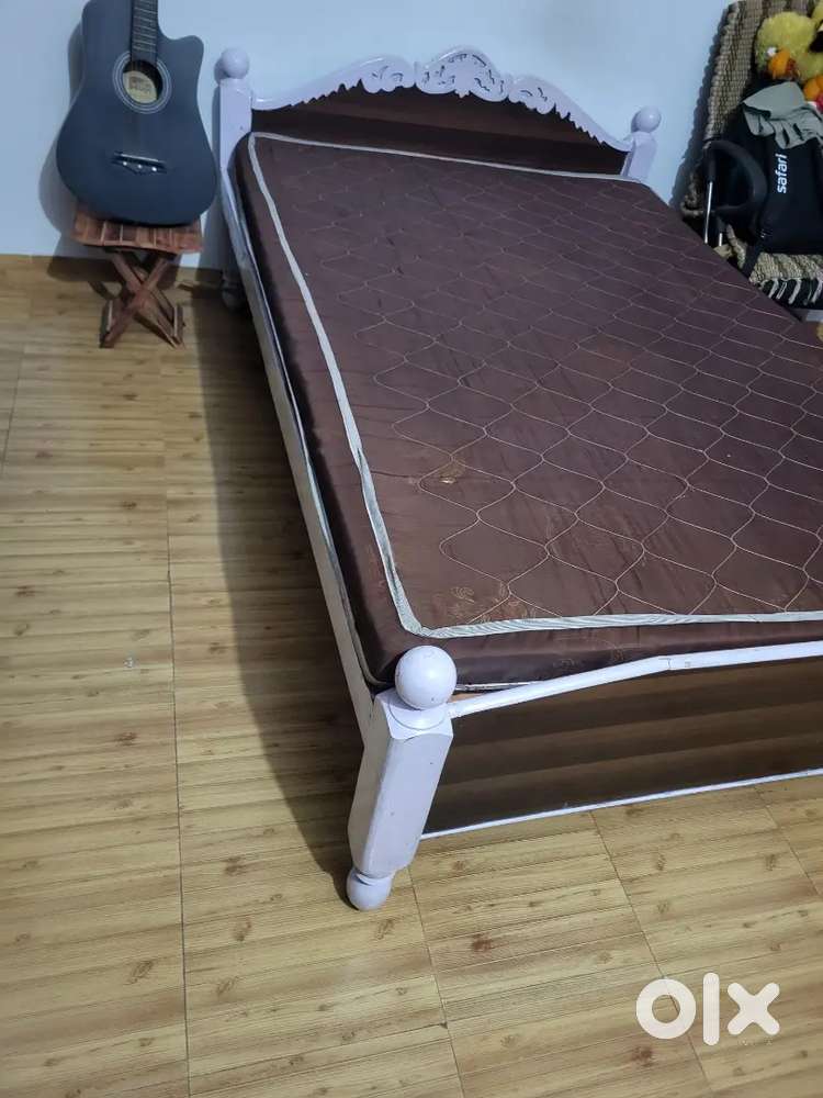 4*6 Bed Without Box full khul jata hai Bed.