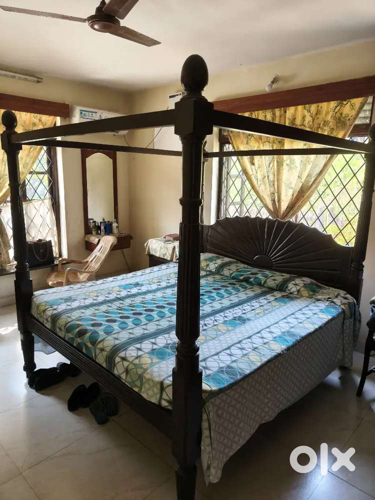 Antique 4 poster bed, sofa cum bed n computer table