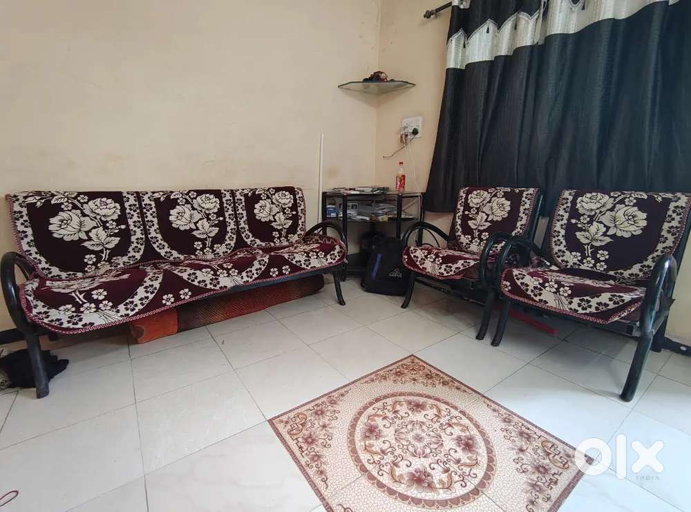 Sofa set good condition hall
