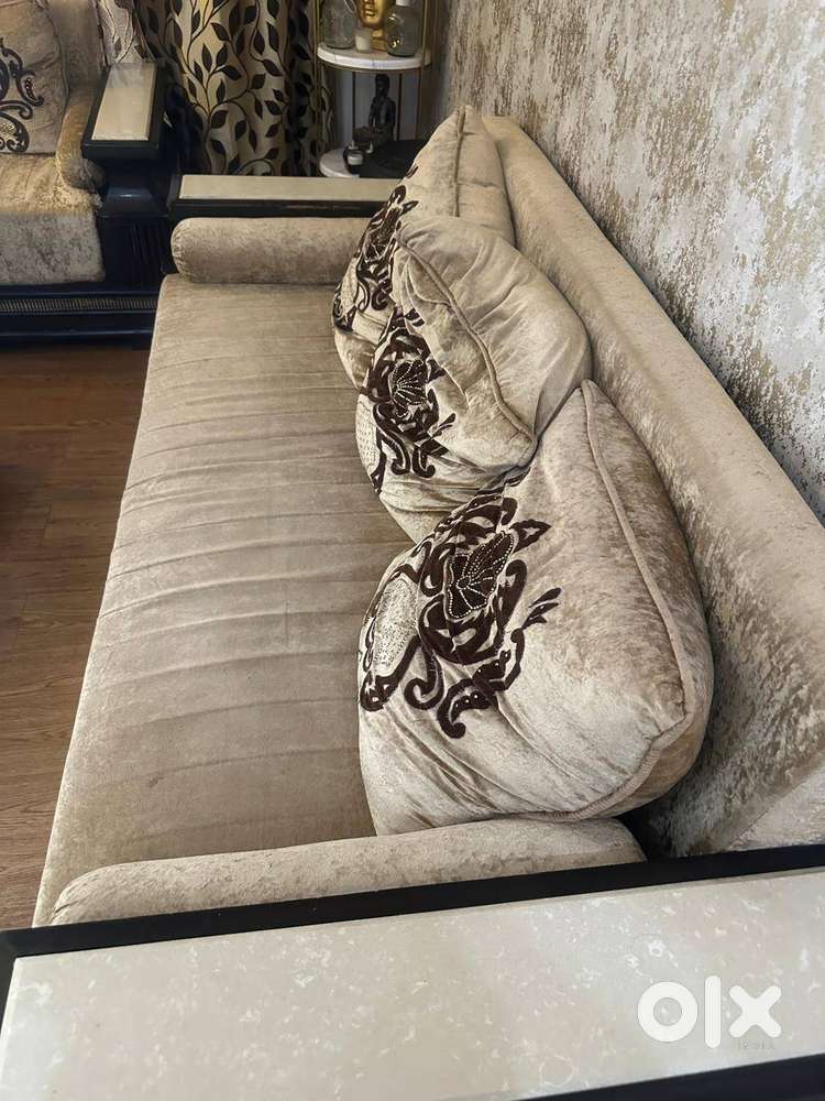 AC, BED WITH MATRESS , CENTER TABLE AND SOFA SET OF 4