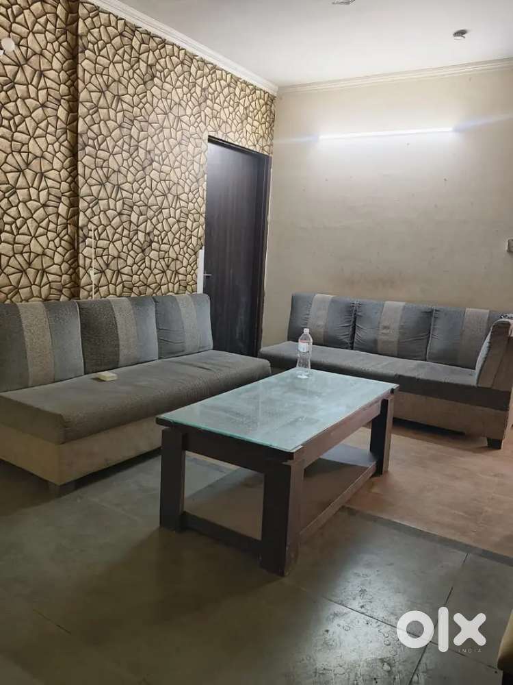 2 bhk flat independent