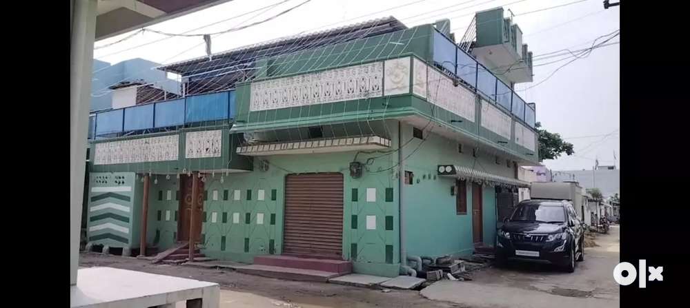 House for sale situated at hashmi colony( 2 side road )150sq yard G+1