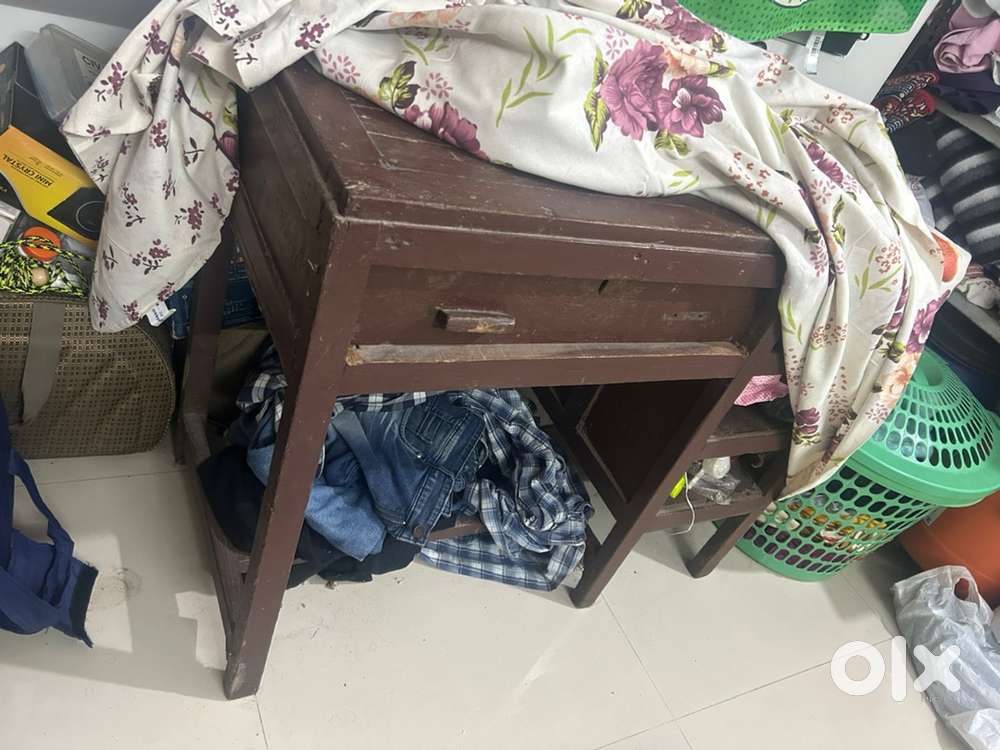 Wooden table for laptop and with drower for daily use