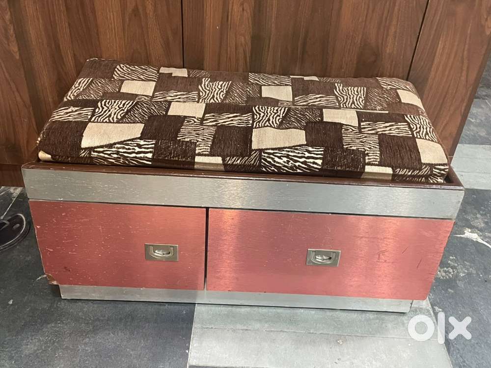 Shoe rack set with seating