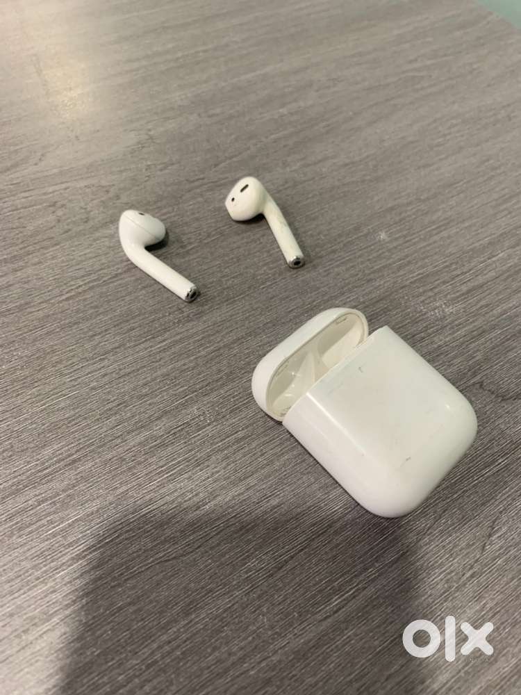 Apple AirPods 2nd gen - H1 chip used - mint condition - with bil