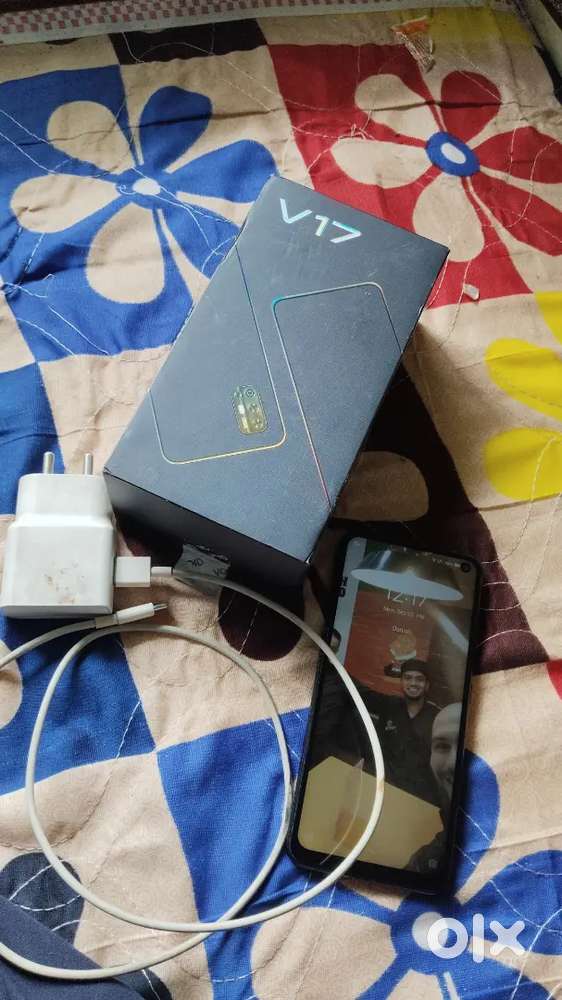 Vivo v 17 mint condition