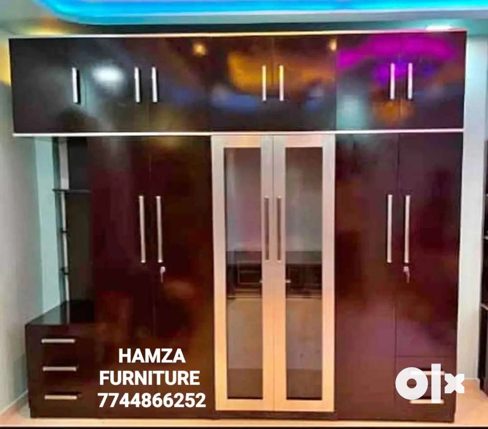 HAMZA FURNITURE 6 SEATER WARDROBE WITH ATTACHED DRESSING AND UPPER LOF