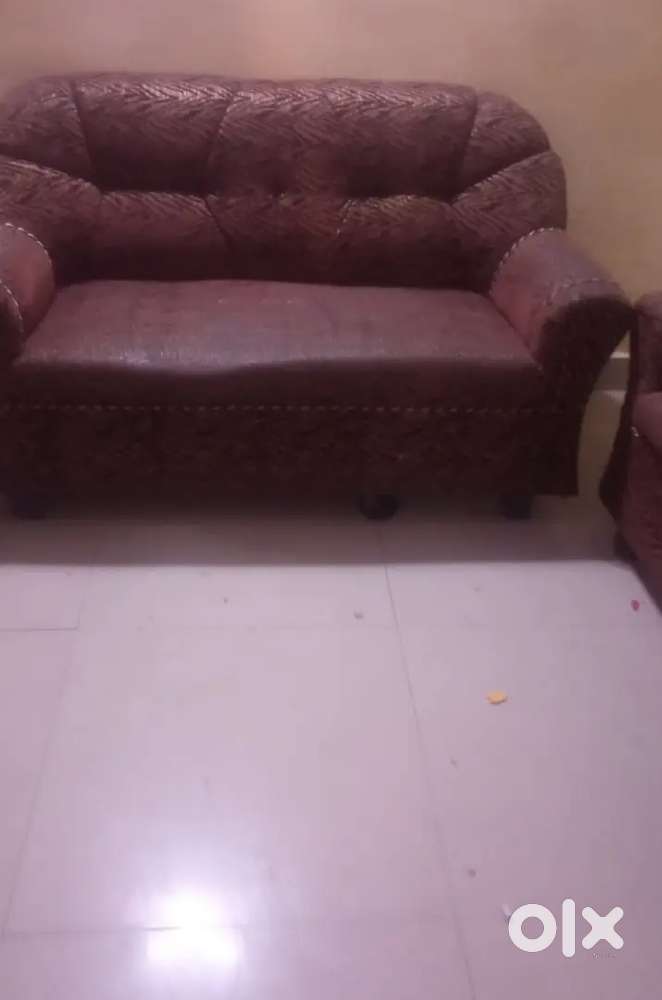 7 seeter sofa good condition