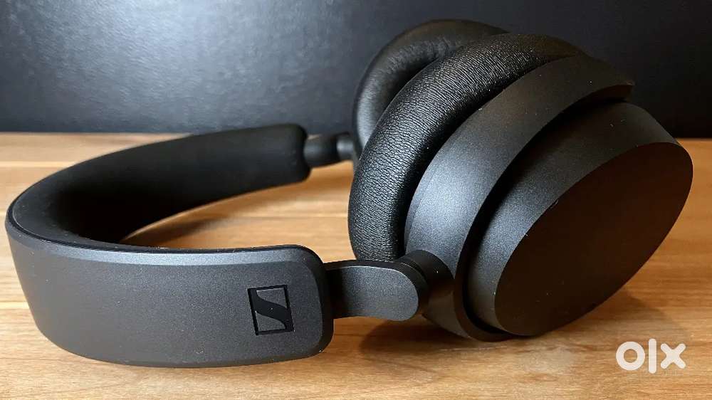 Sennheiser Accentum Wireless headphones
