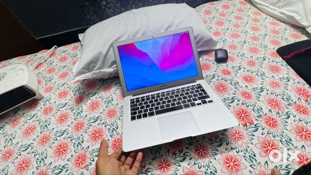 Macbook Air 13 inch i5 8 GB