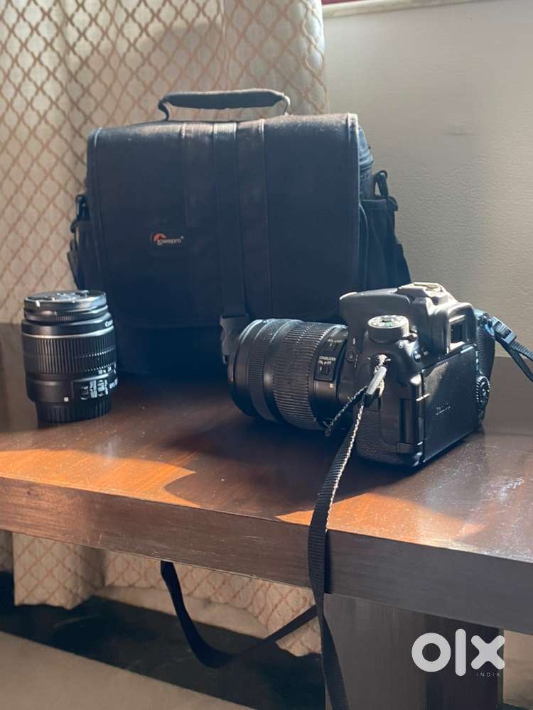 Canon 70D with lens and carrybag.