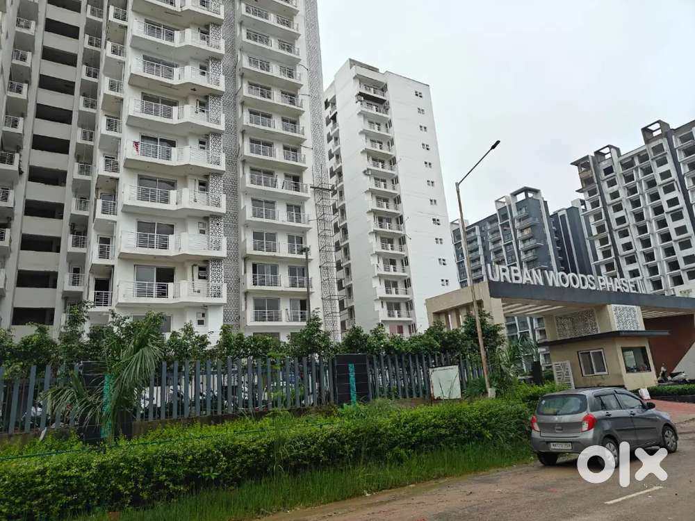 3bhk semi furnished flat urban woods ansal shushant golf city Lucknow.