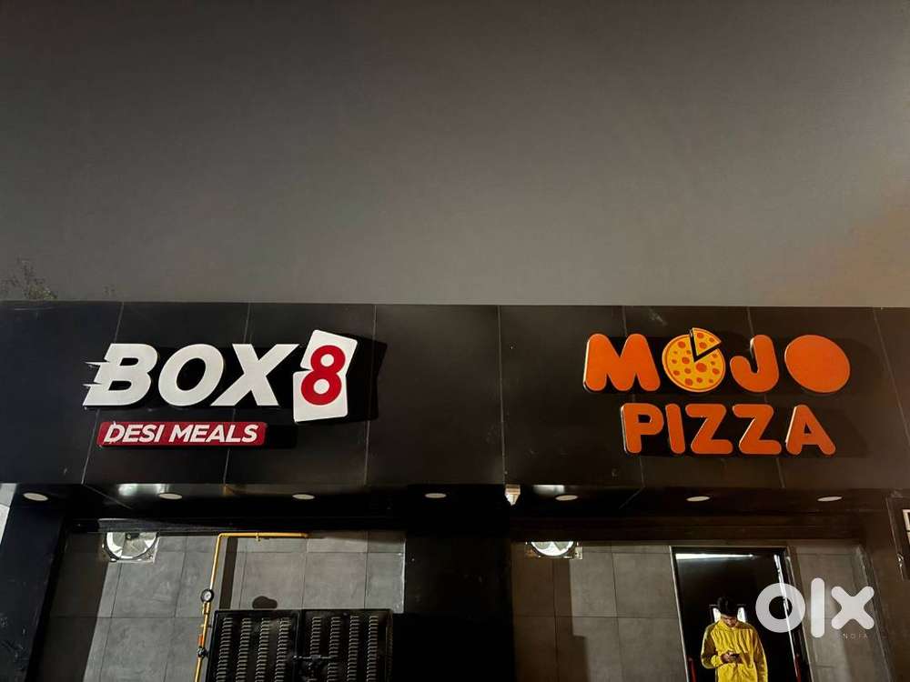 pizza maker kitchen helper