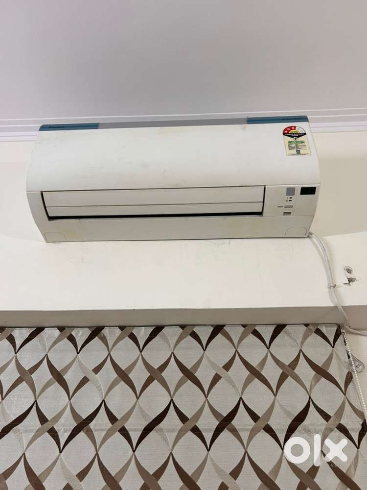 AC  Split daikin 1 ton, 2023 purchase, excellent condition, 5 star