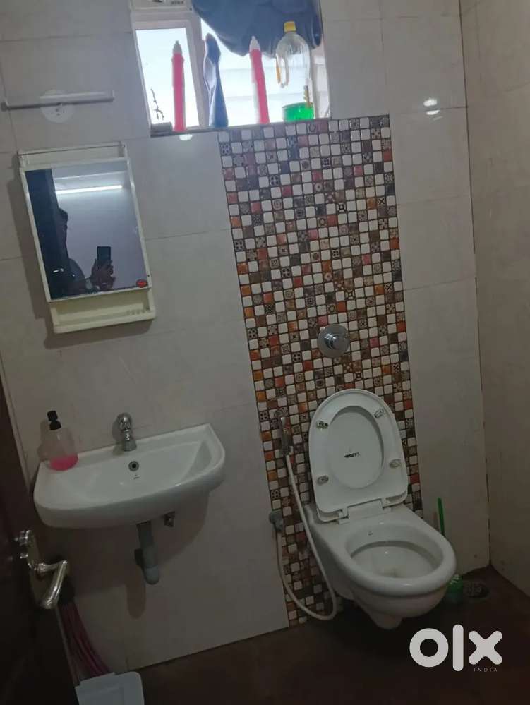 I AM BROKER)CALL DIRECTLY.NEAR  KARNATAKA AYUR COLLEGE ASHOKNAGAR 2BHK