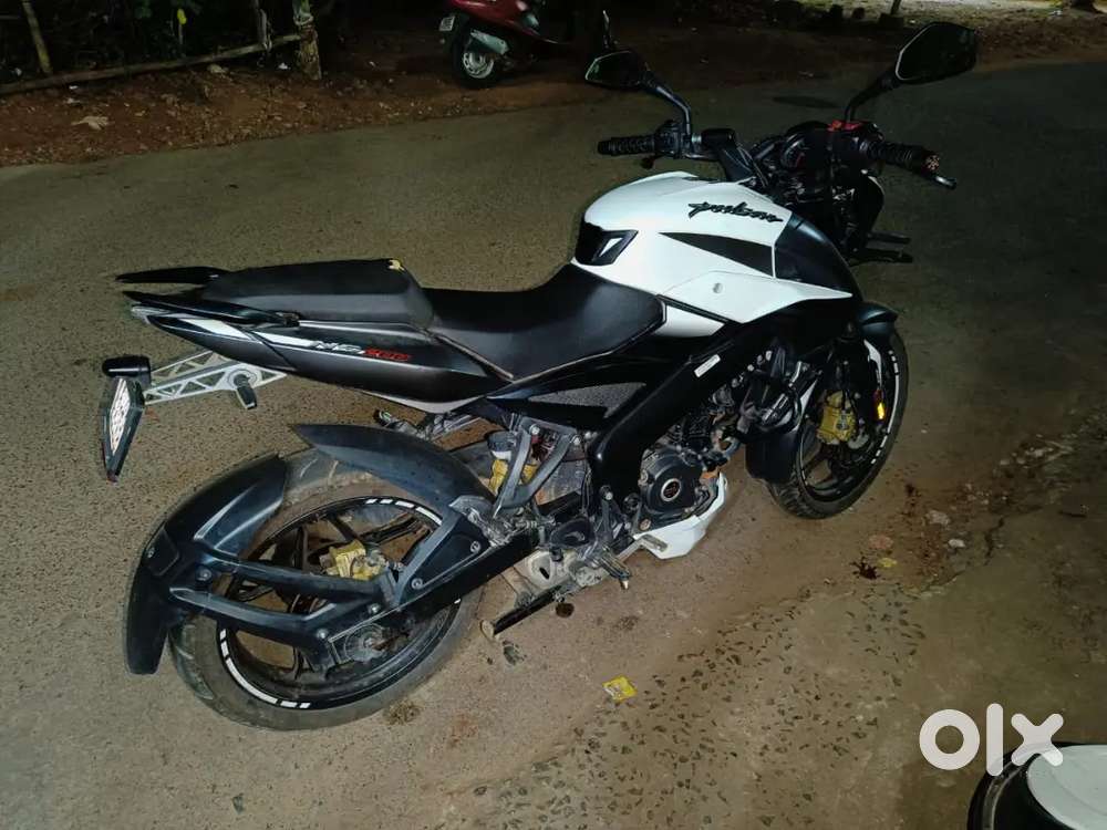 BAJAJ PULSAR NS200 (2020)