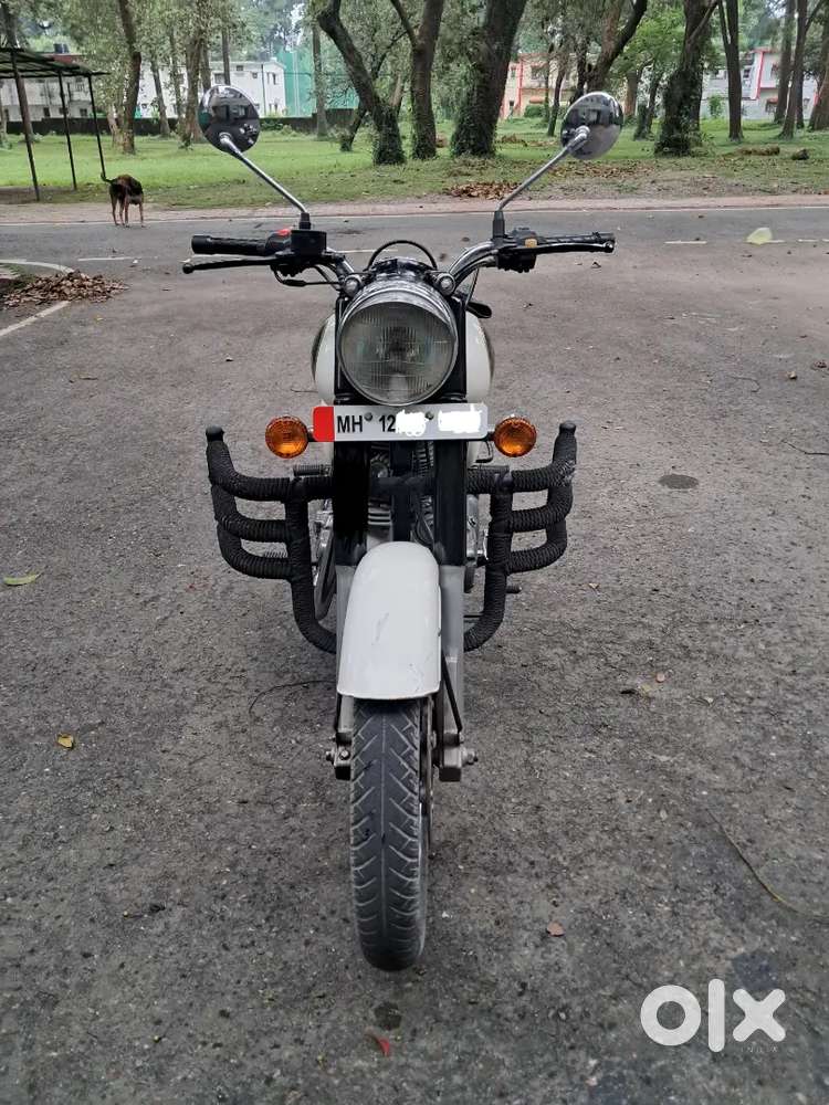Royal Enfield Classic 350 bullet with matching Helmet