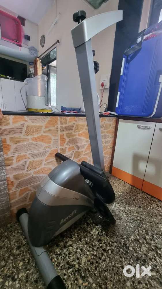 Aerofit Rowing machine - Compact & foldable