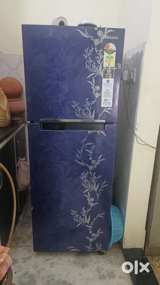 Double door refrigerator
