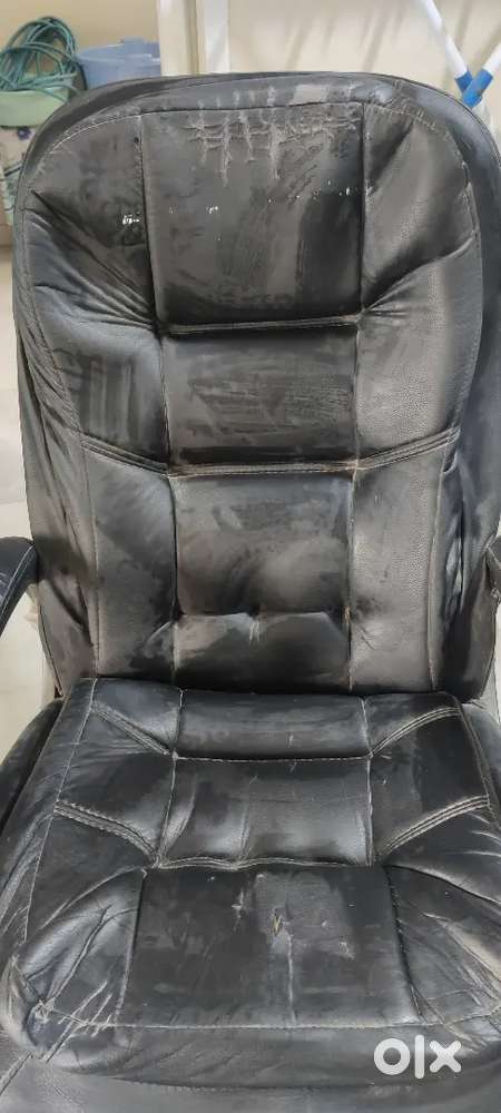 Rotating office chair
