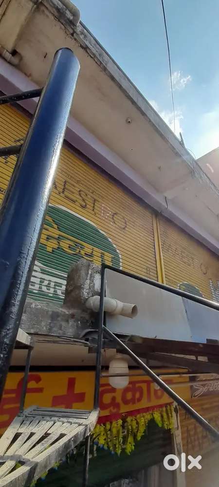 कमर्शियल उपयोग के लिए ऊपर का दुकान  किराए से देना है