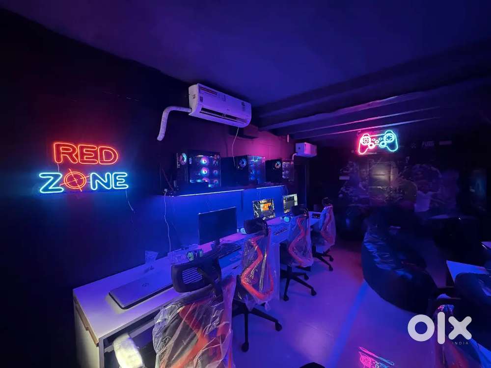 Cashier at gaming cafe nerul