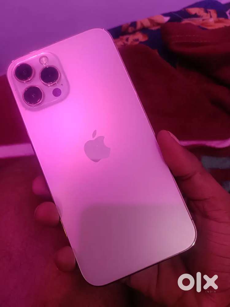 Apple iphone 12 pro max 256 gb 3 yr old but in condition no scratch