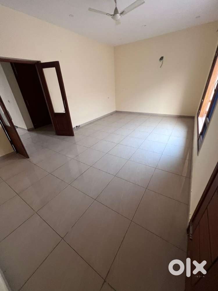 Rooms available on rent for boys in 5 M triplex house C block Aerocity