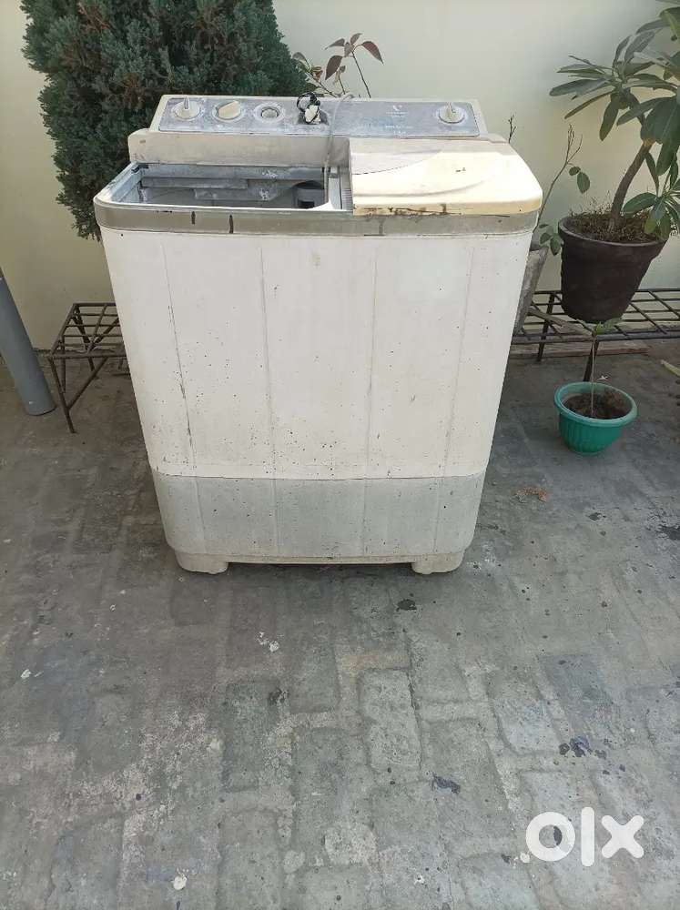 I m sale a semi automatic washing y