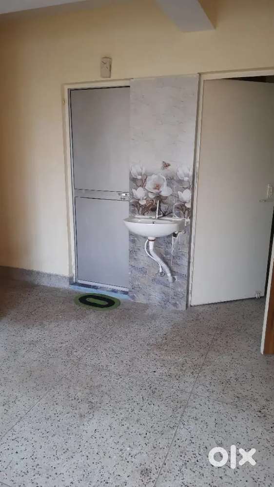 Very beautiful airy sunlight 3rd floor easy stairs 2bhk on rent