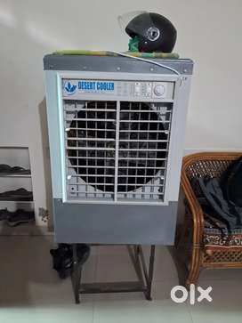 Cooler with exaust