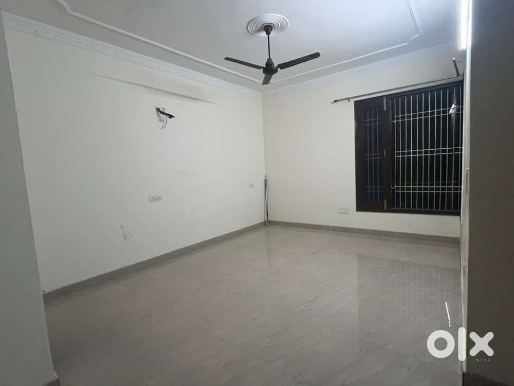 1 room kitchen set with attached washroom in sunny enclave sector 125