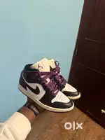 Air Jordan 1 Mid SE Bordeaux Sneakers