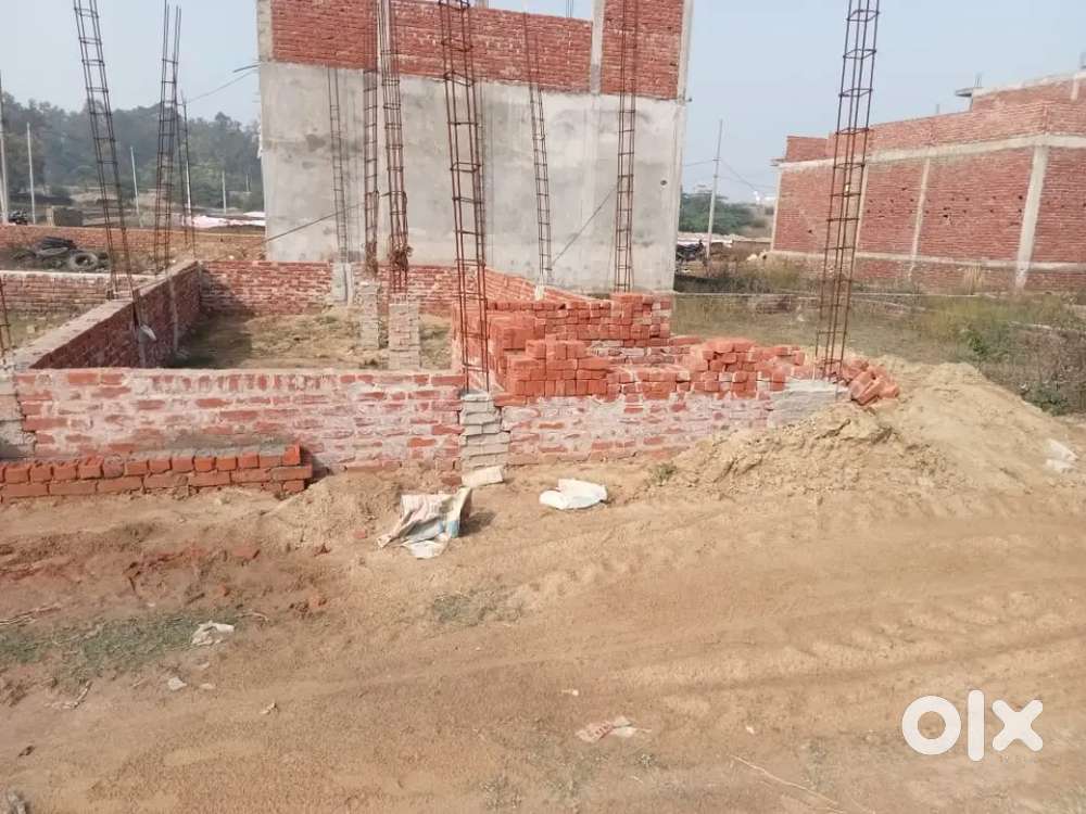 800 sq ft ka plot hai near babu Lal boys hostel near new amity univers