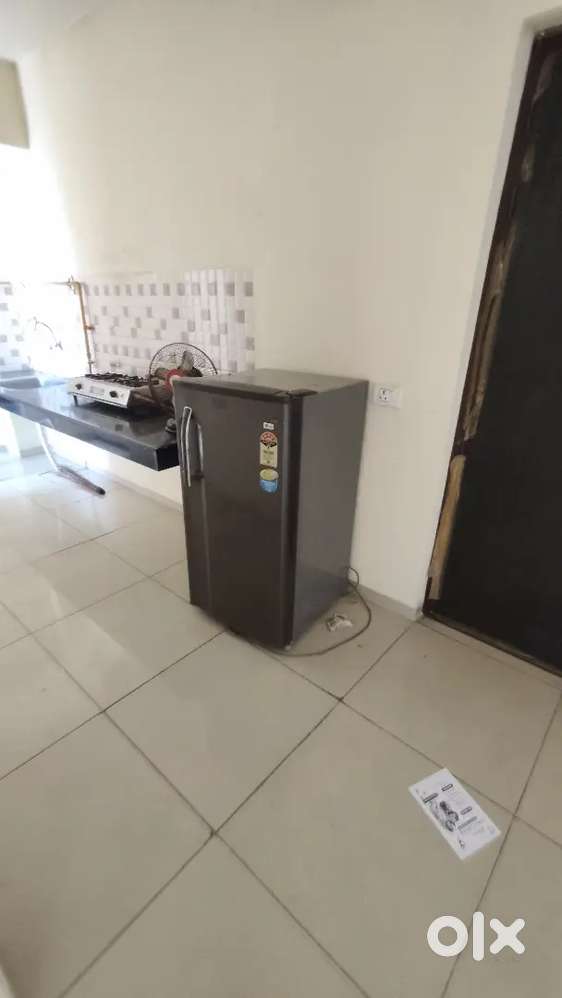 Single door refrigerator