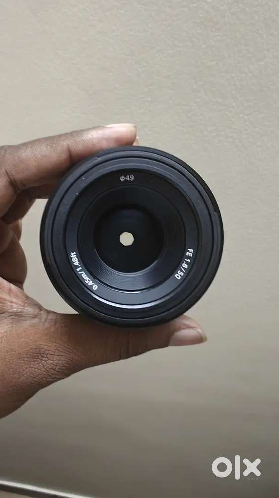 Sony SEL50F18F Standard Prime lens