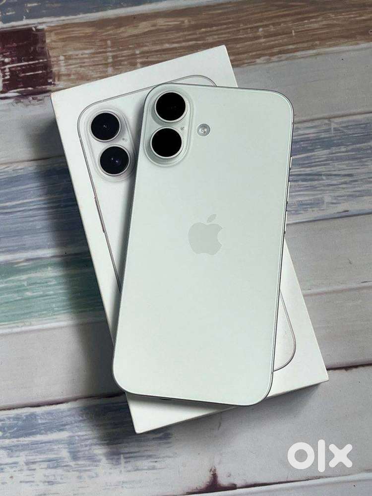 Selling iPhone 16, Mint Condition, 100% Battery Health, Variant 128GB.