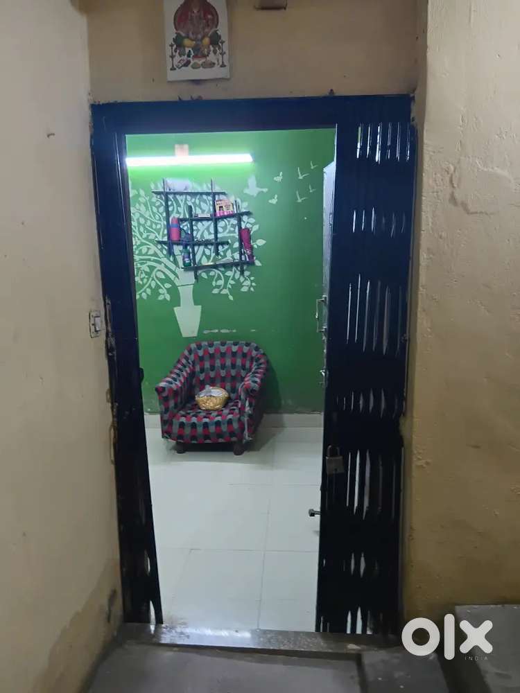 Mara flat Ground floor ma hai jo interested hai plz contact me