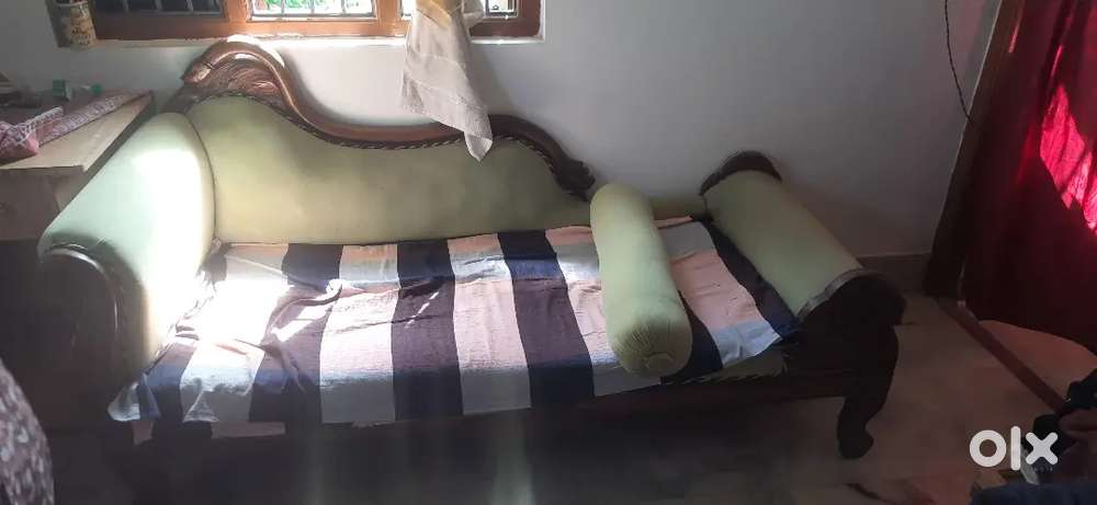 Deewan and Cloth Stand