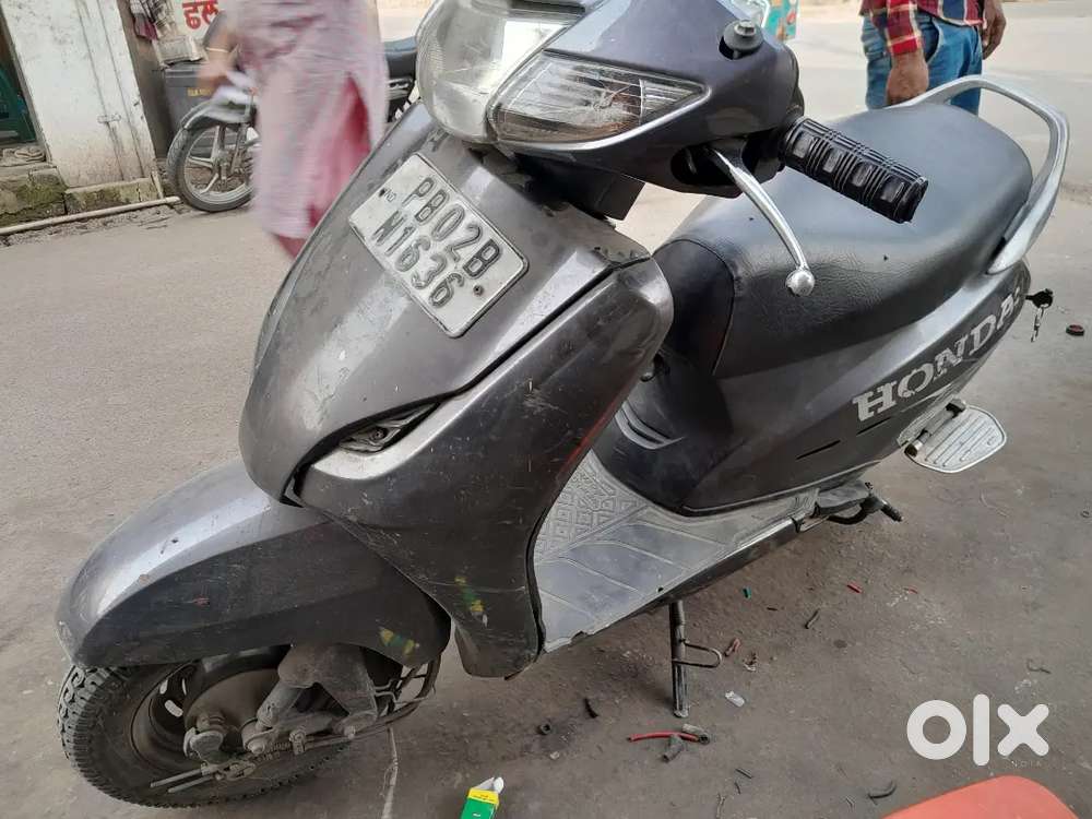 Good condition tyr age wala te piche wala dono new paye