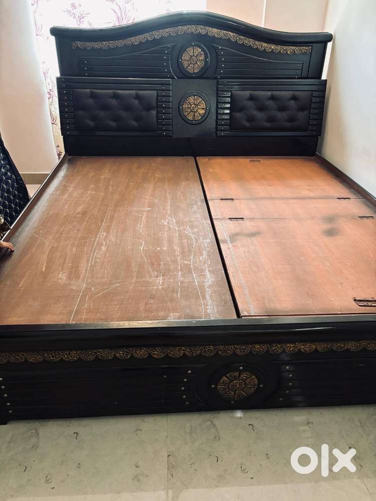 King size (6x6 feet) Modern design wood made bed cot