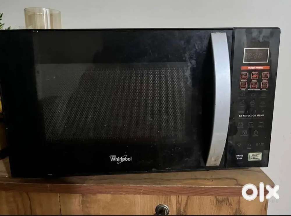 Whirlpool microwave in excellent condition